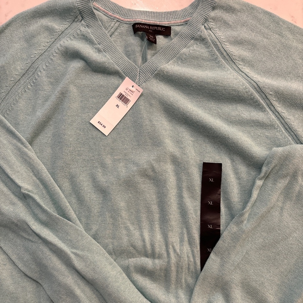 Banana Republic Men’s V-neck sweater